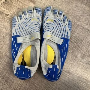 Vibram fiverfingers shoes